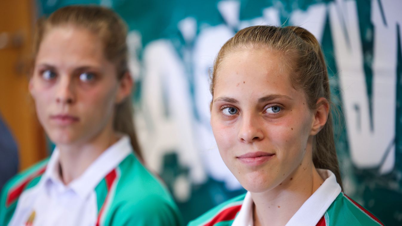 Márton Luana
Budapest, 2023. június 12.
A 17 éves Márton Luana, Magyarország első női világbajnoka (j), mellette ikertestvére, Márton Viviana világbajnoki 5. helyezett a Magyar Taekwondo Szövetség (MTSZ) sajtótájékoztatóján Budapesten, a Magyar Sport Házá