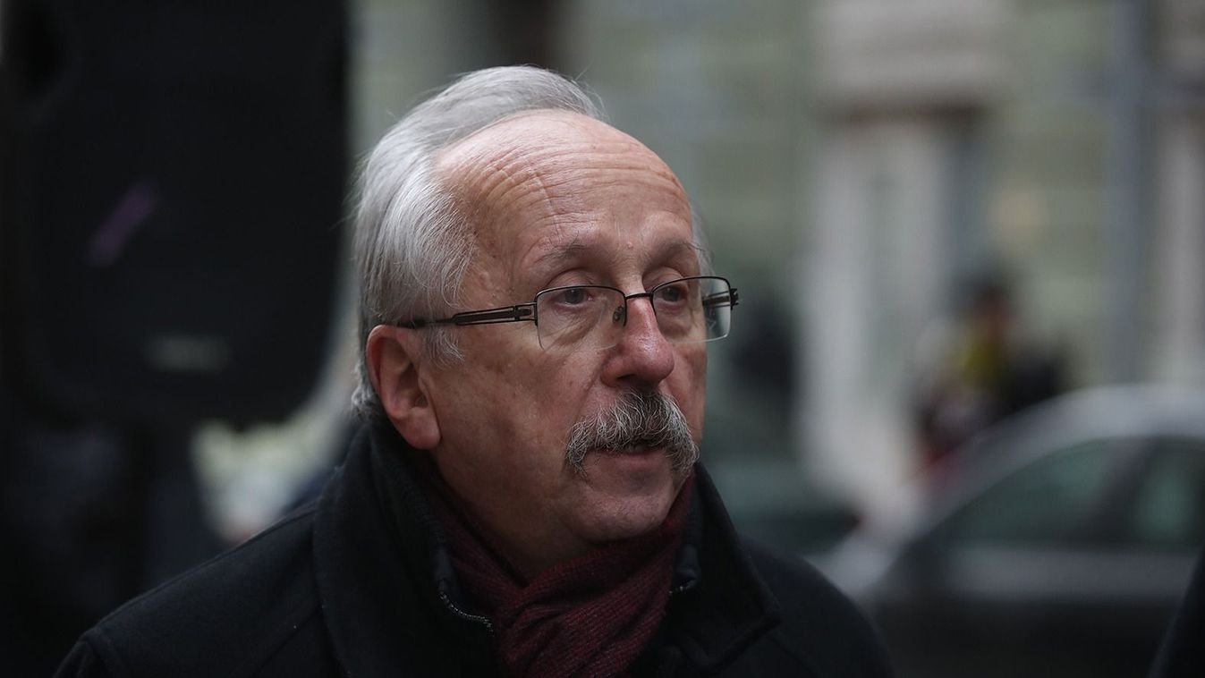 Borítókép: Niedermüller Péter (Fotó: Teknős Miklós)