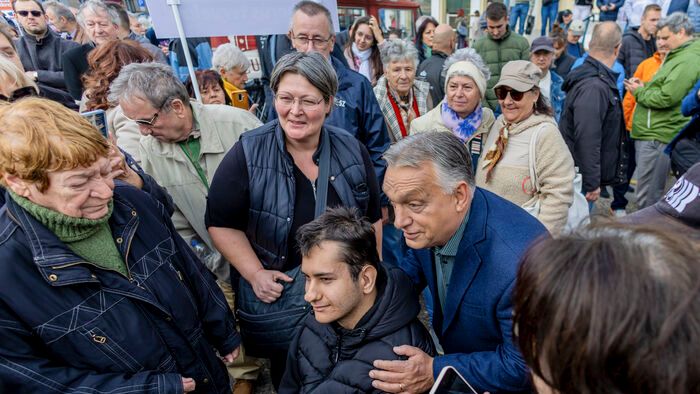 A pesterzsébeti piacon járt Orbán Viktor, elindult a háború elleni aláírásgyűjtés
Fidesz választási kampány