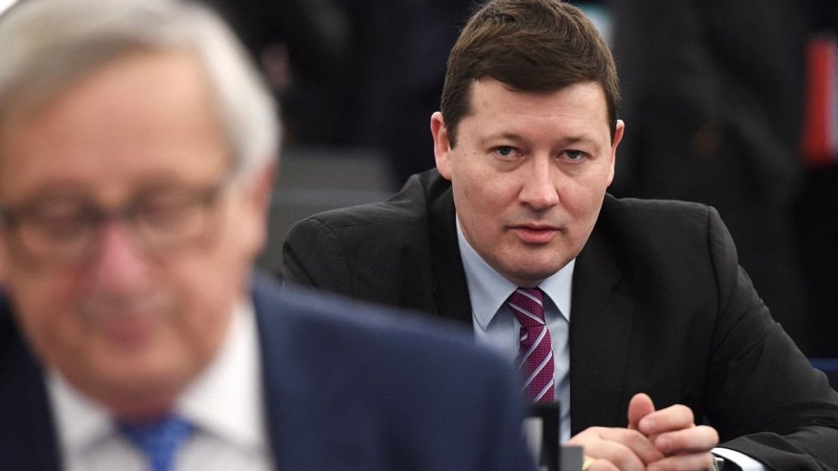 Fontos szereplő térhet vissza Brüsszelbe: ez kellemetlen lesz Ursula von der Leyennek