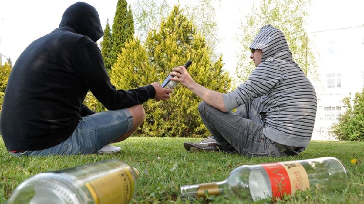 Erősödhet a feketekereskedelem, a Tisza programja alapján az alkohol is drágulna