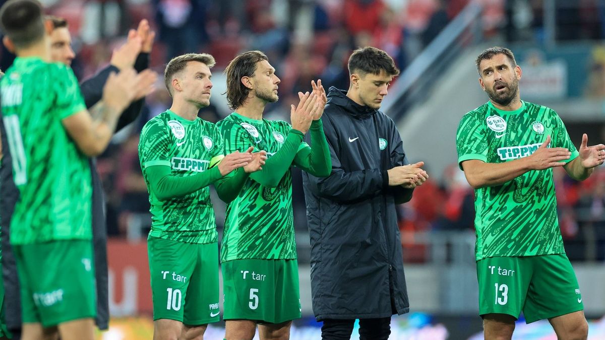 Már nem veretlen, hanem nyeretlen a Paks, amit Bognár György örömmel aláír