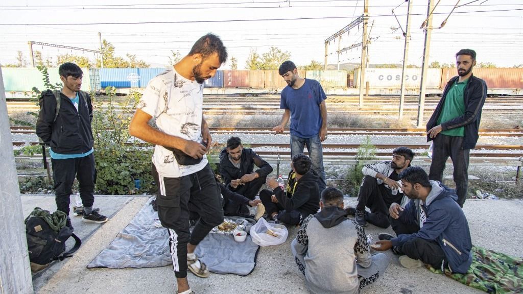 Migránsok úton Európa felé – Larrivé szerint Franciaország nem képes valódi stratégiát kialakítani