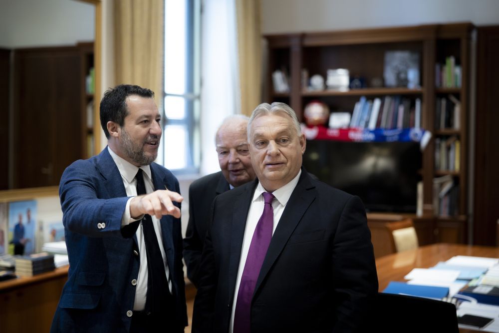 Matteo Salvini olasz miniszterelnök-helyettes, a Liga párt vezetője (j) fogadja Orbán Viktor miniszterelnököt