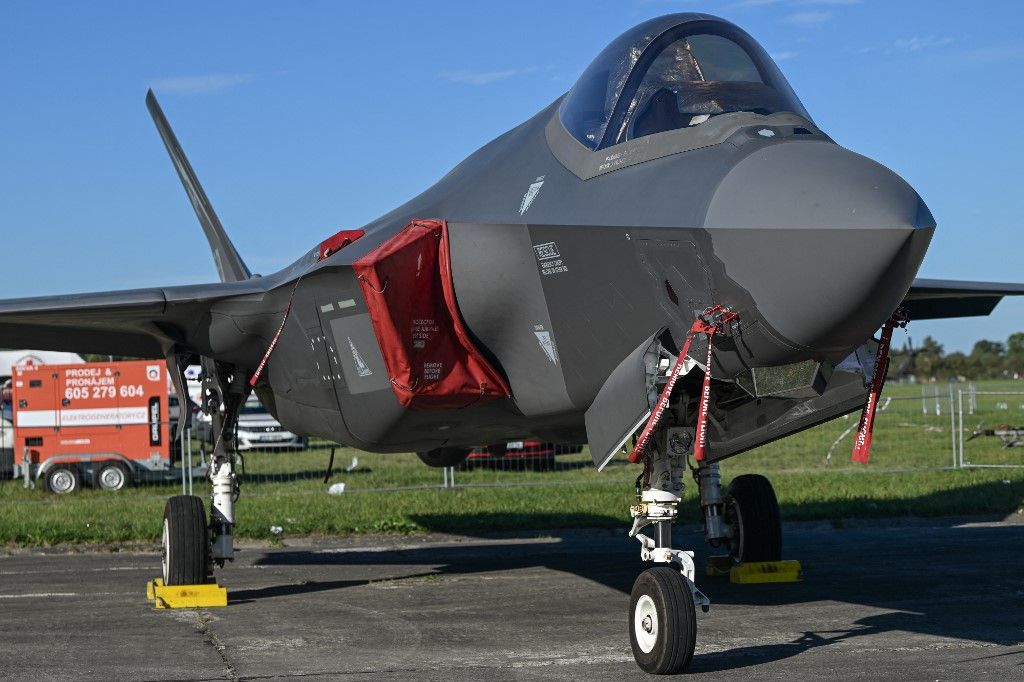 Az év elején Keir Starmer bejelentette, hogy az Egyesült Királyság 12 darab F–35A lopakodó vadászgépet vásárol, amelyek alkalmasak nukleáris fegyverek hordozására (Fotó: ARTUR WIDAK / NurPhoto)