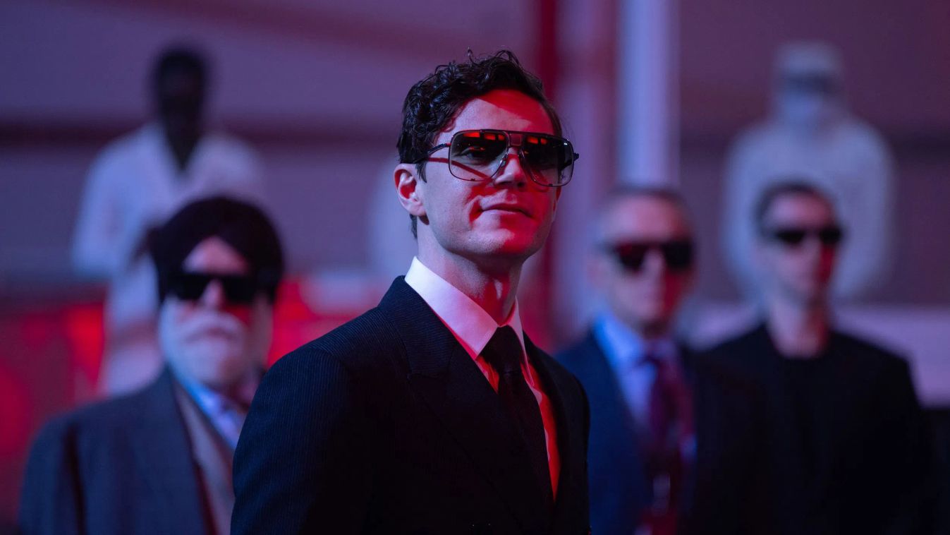 Evan Peters alakítja a Tron: Ares megátalkodott, kapzsi főgonoszát, aki nem ismer mértéket.