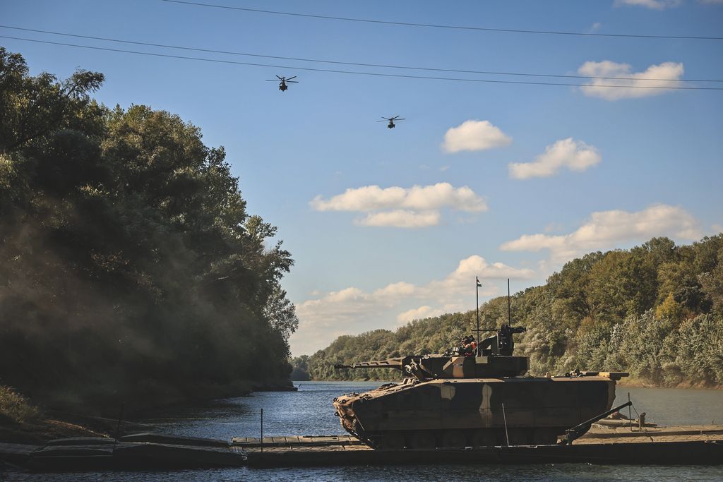 Adaptive Hussars 2025 országvédelmi gyakorlat pontonhíd Tisza