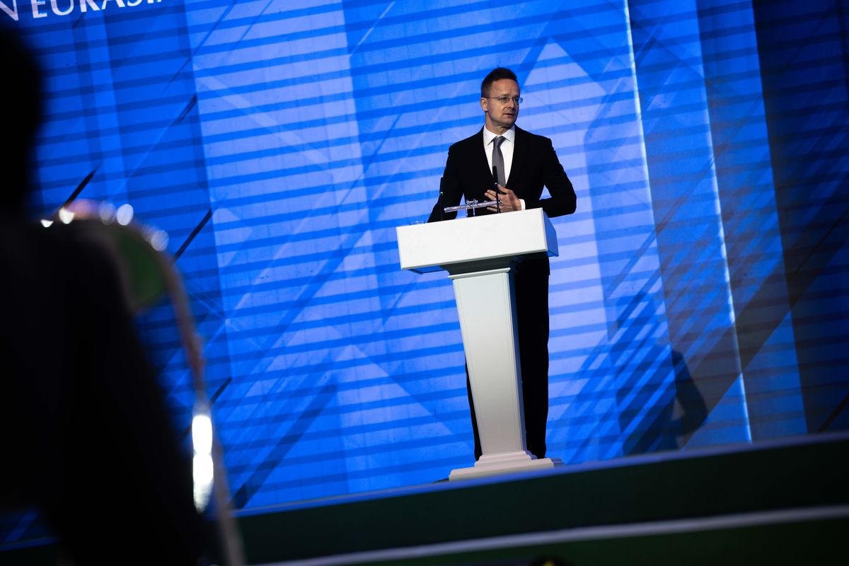  A Külgazdasági és Külügyminisztérium (KKM) által közreadott képen Szijjártó Péter külgazdasági és külügyminiszter felszólal a minszki Eurázsiai biztonsági nemzetközi konferencia megnyitóján 2025. október 28-án (Fotó: MTI/KKM)