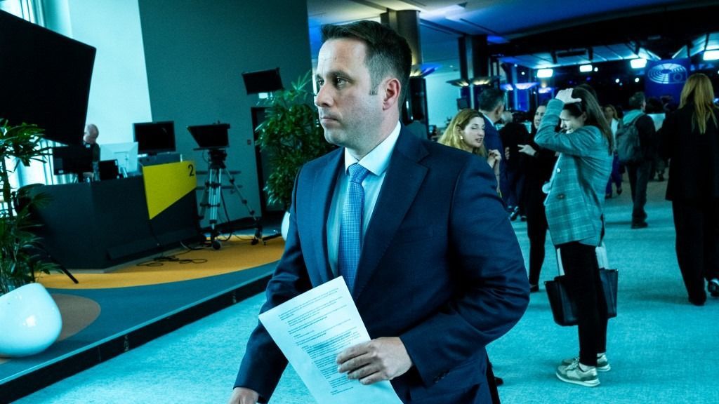 Dömötör Csaba a közösségi oldalán közzétett videójában arról beszélt, hogy miként védi a baloldal a telefontolvaj Magyar Pétert