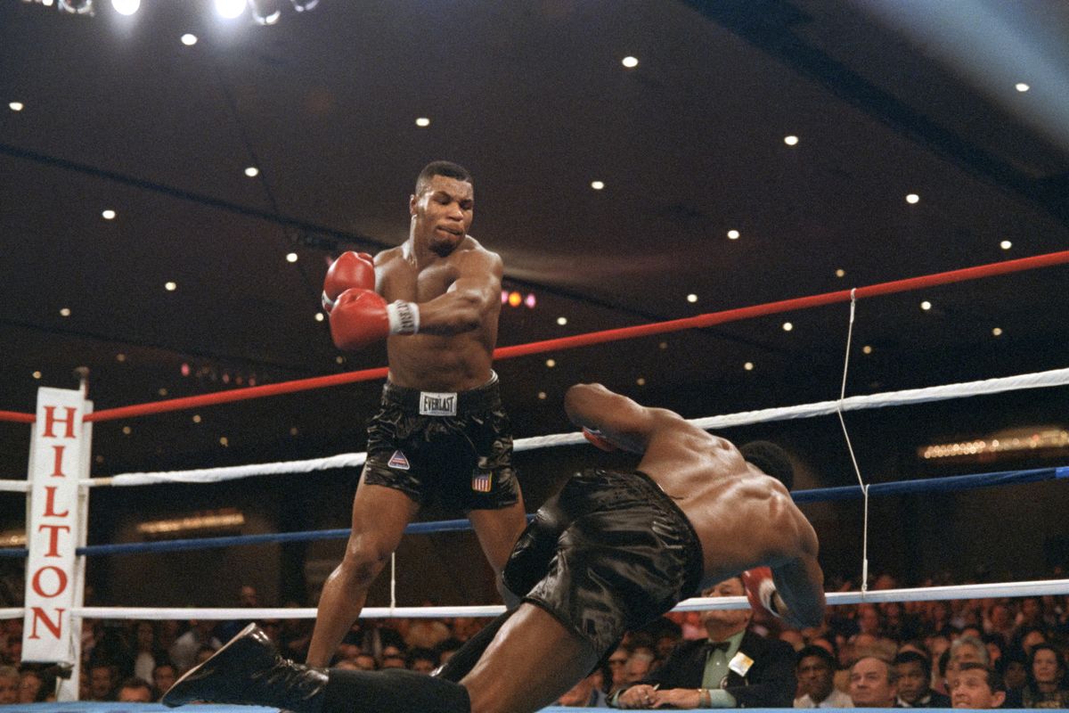 Mike Tyson számára marad a nehézsúlyú legfiatalabb bajnoki cím