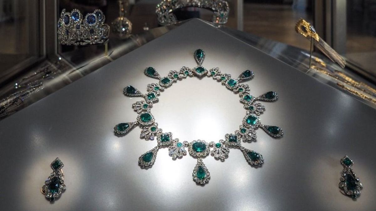 Louvre-rablás: kevéssé valószínű, hogy egyben maradnak a felbecsülhetetlen értékű ékszerek