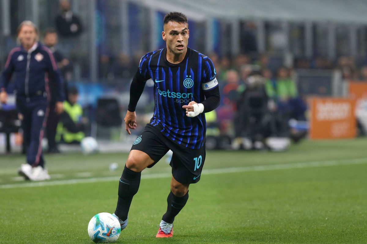 October 4, 2025, Milan, Lombardy, Italy: Italy, Milan, 2025 10 04: Lautaro Martinez (FC Inter) drives to the penalty area in the first half during soccer game FC Inter vs US Cremonese, Serie A Enilive 2025-2026 day 6 at San Siro Stadium (Credit Image: © Fabrizio Bertani/Alto Press via ZUMA Press)