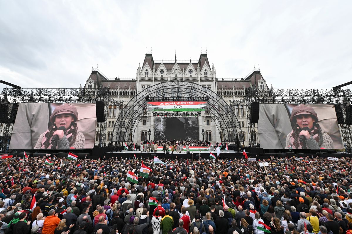 Budapest, 2025. október 23.
Ünnepi műsor az 1956-os forradalom és szabadságharc 69. évfordulóján rendezett megemlékezésen az Országház előtti Kossuth Lajos téren 2025. október 23-án.
MTI/Koszticsák Szilárd