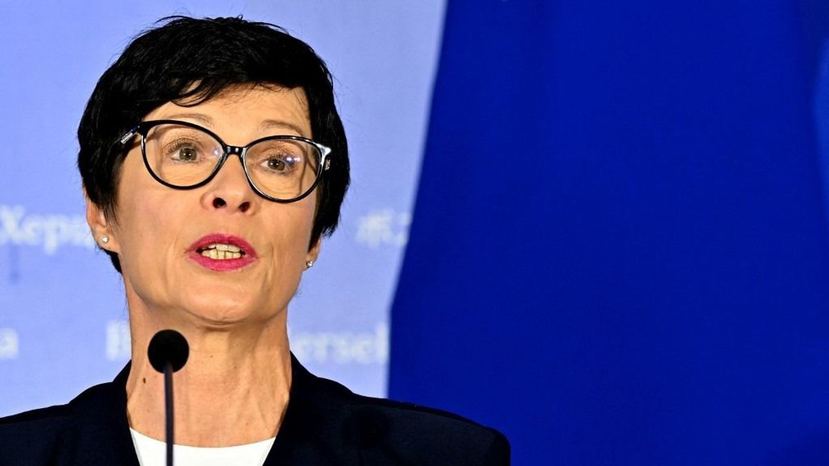 Üzenjük Marta Kos-nak
