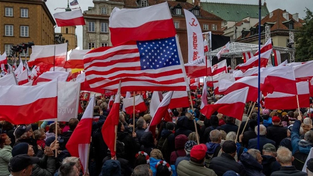 Tízezrek tüntettek Varsóban az uniós migrációs paktum és a Mercosur-megállapodás ellen