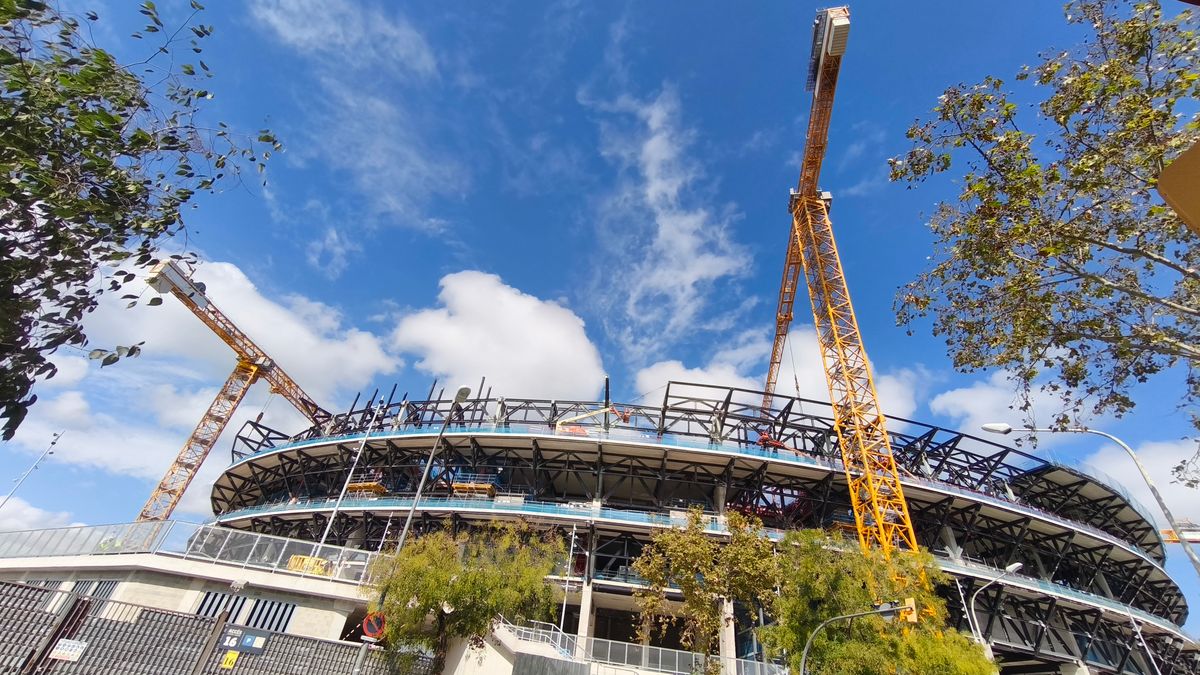 A Camp Nou felújítása még javában zajlik.