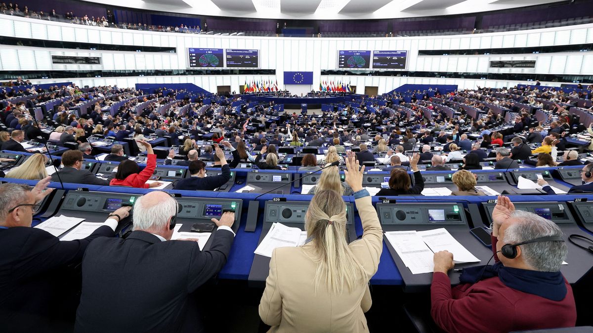 Az EP háborúpárti többsége megint arra készül, hogy beavatkozzon a magyar választásokba