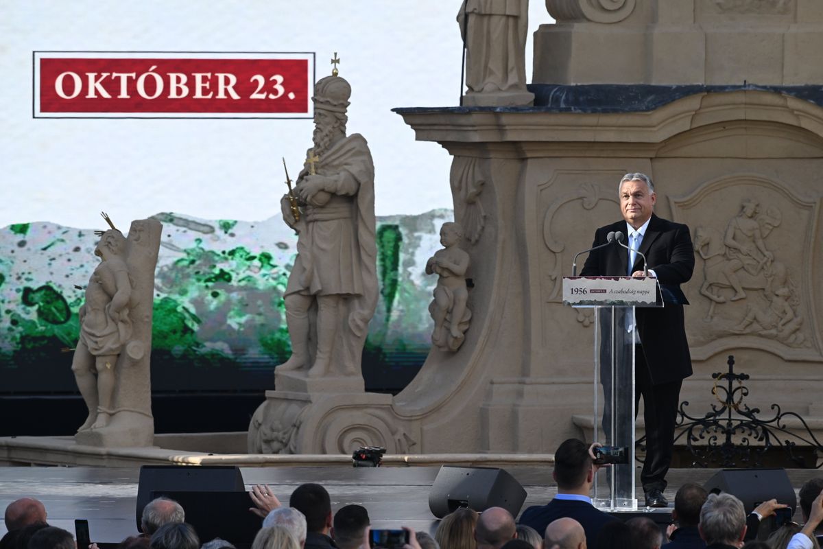 Orbán Viktor miniszterelnök beszédet mond az 1956-os forradalom és szabadságharc 67. évfordulóján tartott veszprémi ünnepi megemlékezésen 2023. október 23-án. (Fotó: Koszticsák Szilárd/MTI)