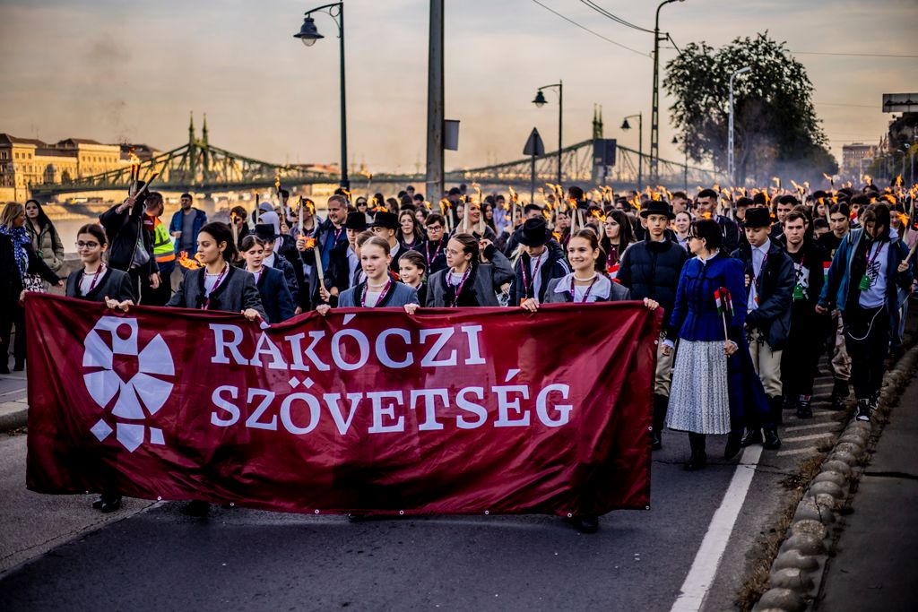 fáklyás emlékmenet 1956-os forradalom október 23.