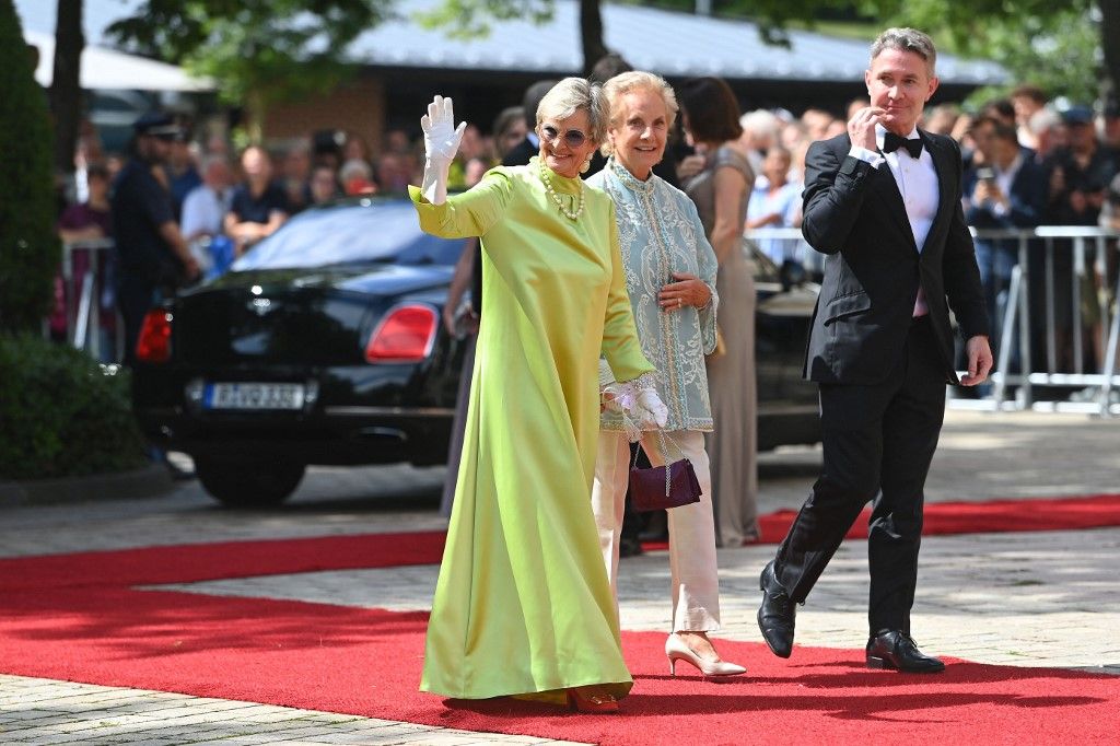 Antifa támadás érte Gloria von Thurn und Taxis hercegné vadászkastélyát