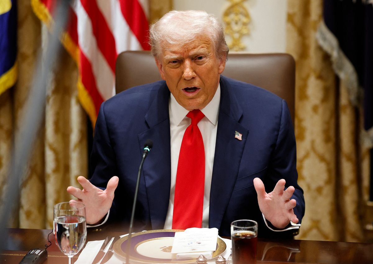 WASHINGTON, DC - OCTOBER 14: U.S. President Donald Trump speaks during a meeting with President of Argentina Javier Milei in the Cabinet Room at the White House on October 14, 2025 in Washington, DC. Trump is hosting Milei for a working lunch days after the U.S. Treasury finalized a $20 billion currency swap framework with Argentina in an effort to help stabilize its economy. Kevin Dietsch/Getty Images/AFP (Photo by Kevin Dietsch / GETTY IMAGES NORTH AMERICA / Getty Images via AFP)