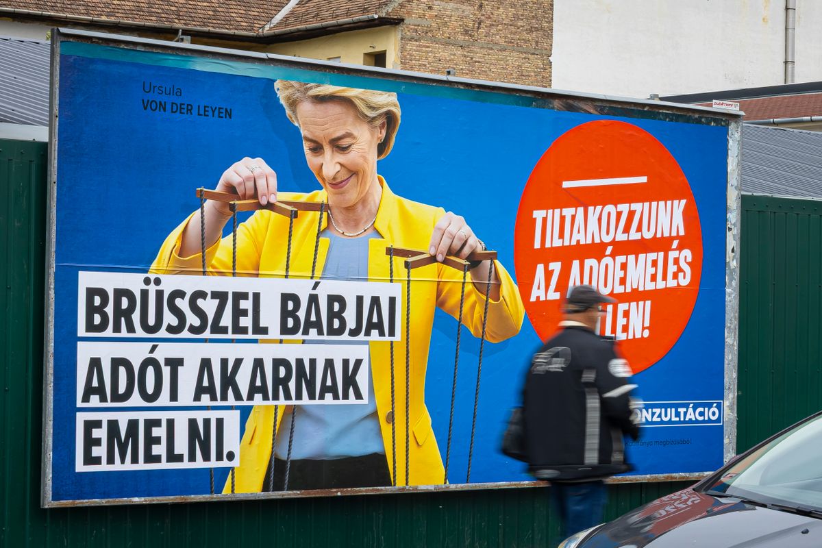 Nemzeti konzultáció óriásplakát
Ursula Von der Leyen
Brüsszel bábjai plakát 