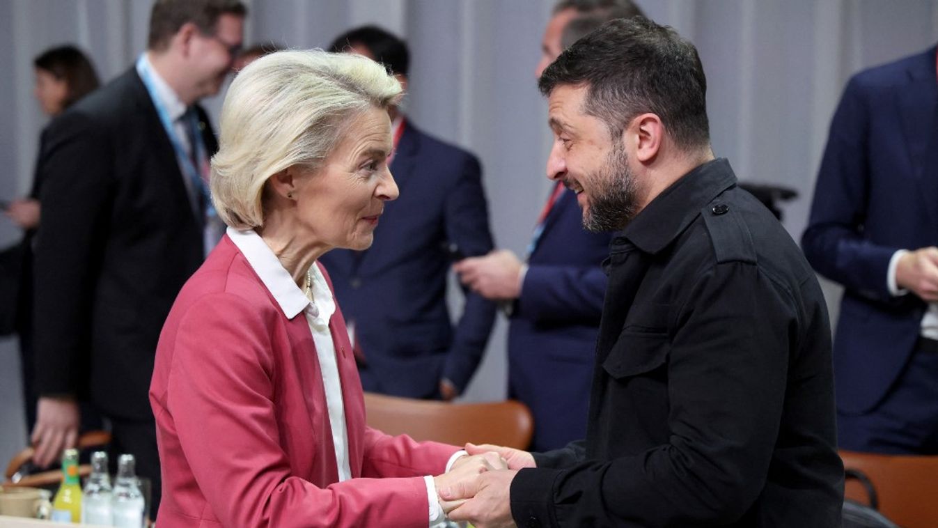 Volodimir Zelenszkij ukrán elnök és Ursula von der Leyen (Fotó: AFP)