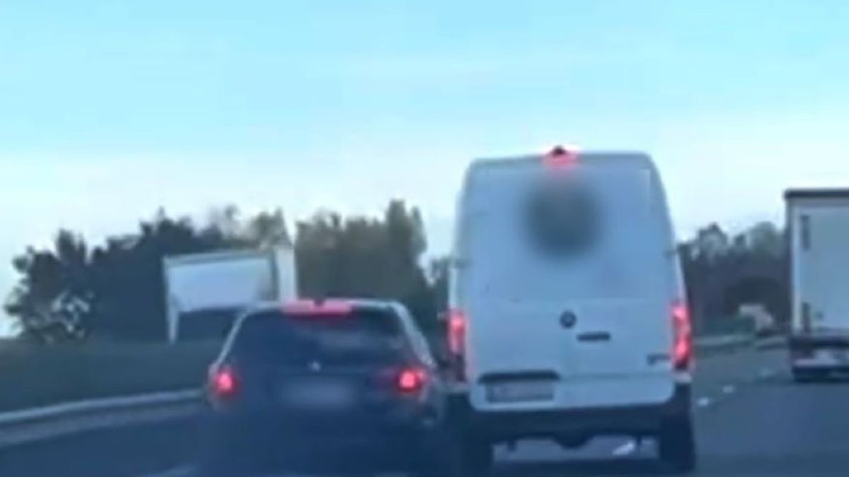 Fehér furgonos ámokfutó tolt és szorított le mindenkit M1-esen, de a java csak ezután jött + videó