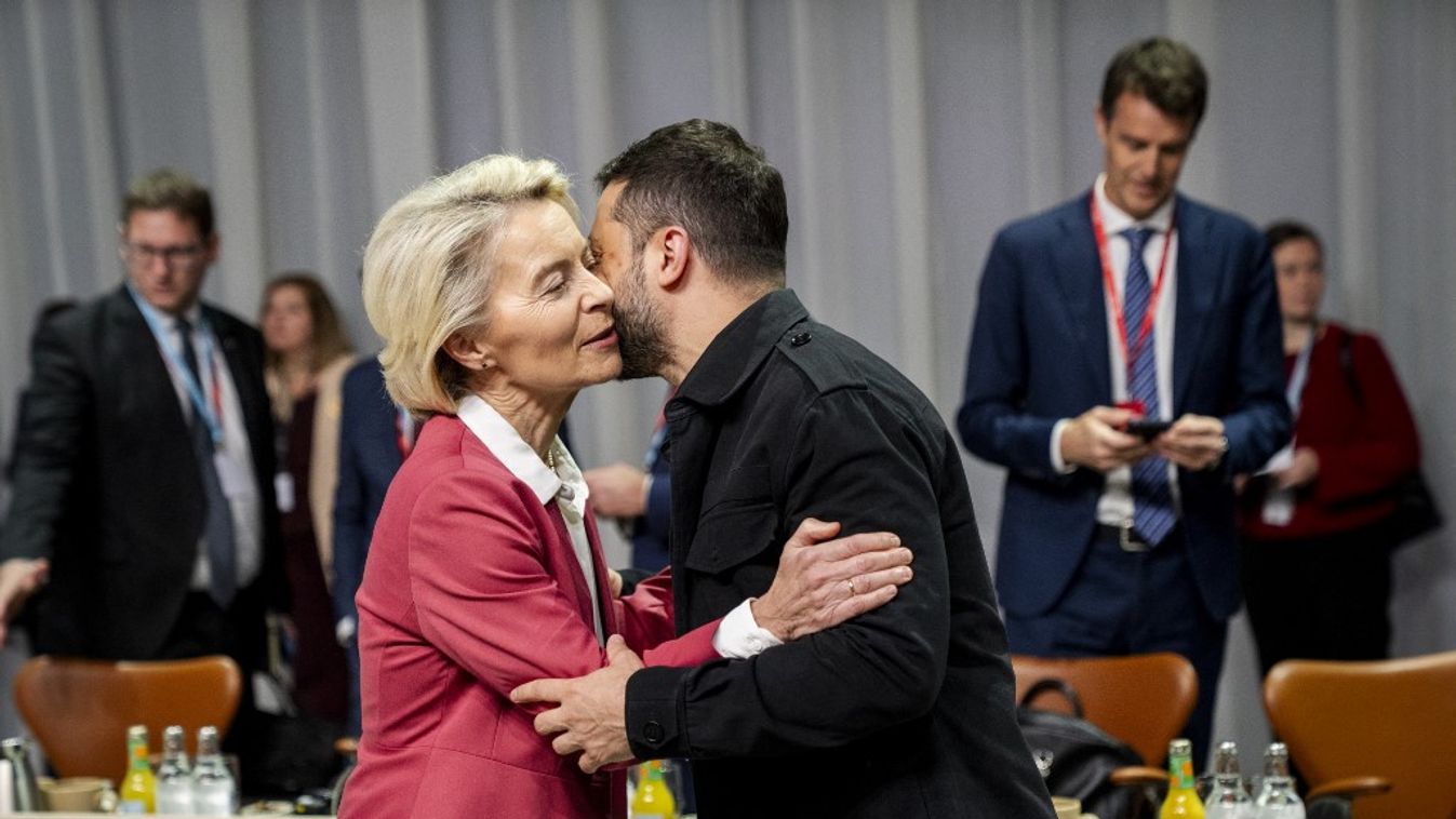 Ursula von der Leyen és Volodimir Zelenszkij (Fotó: AFP)