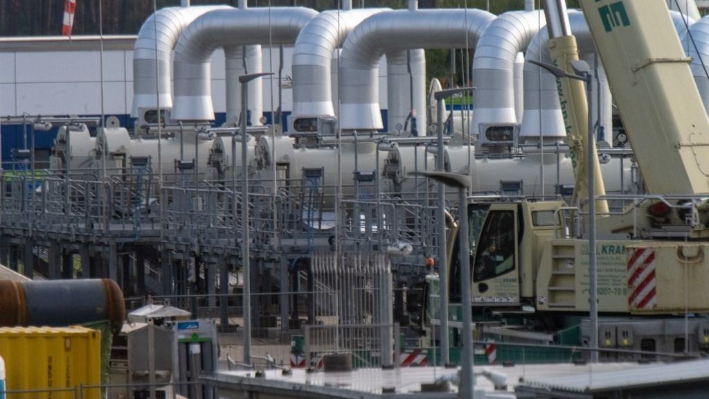 MVM, 28 September 2022, Mecklenburg-Western Pomerania, Lubmin: The pipeline hub in Lubmin is currently being rebuilt in view of the lack of gas supplies from Russia. According to the network operator Gascade, it is working on the piping of a receiving station in Lubmin on its premises. From Lubmin, the NEL pipelines run to the west and the OPAL and EUGAL to the south.In addition, the two Baltic Sea pipelines coming from Russia, Nord Stream 1 and 2, end here.Both double strings are damaged after a suspected act of sabotage in the Baltic Sea.Whereas in the past the gas came mainly from the east, it now comes from the west and is then routed further south. (to dpa: Gas from the west instead of the east - network operator Gascade is rebuilding in Lubmin) Photo: Stefan Sauer/dpa (Photo by STEFAN SAUER / dpa Picture-Alliance via AFP)