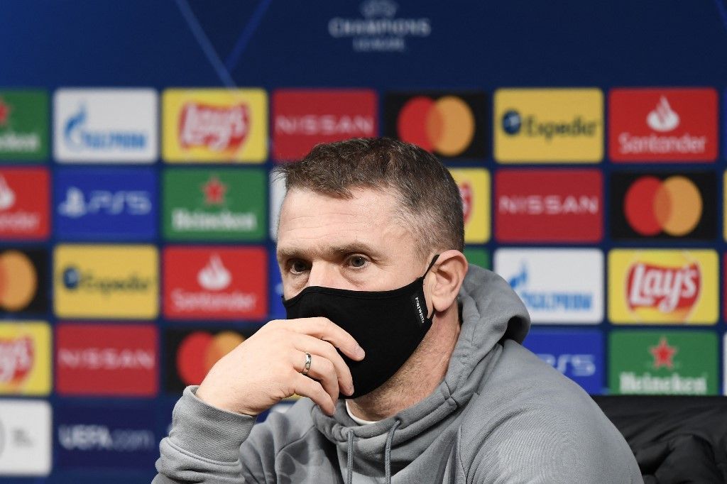 Rebrov a Fradi BL-menetelése idején a covid-szabályok miatt a legtöbbször maszkban mutatkozott