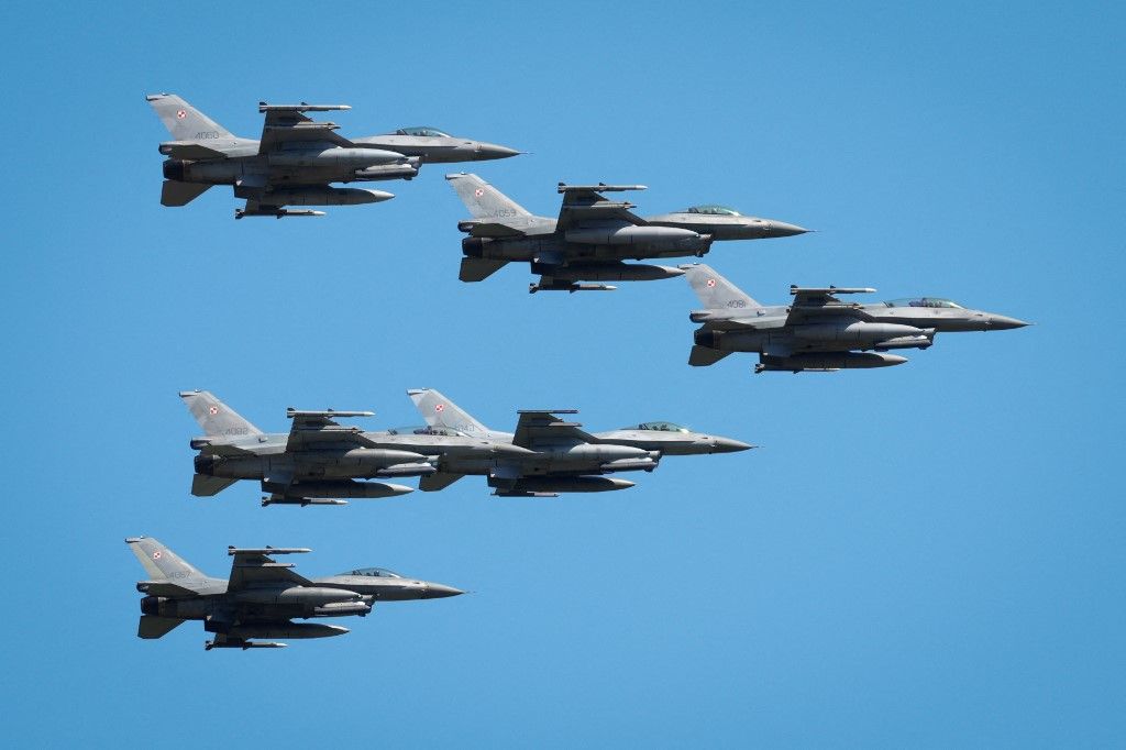 A lengyel hadsereg harci készültségbe helyezte saját és szövetséges vadászgépeit (Fotó: JAAP ARRIENS / NurPhoto)