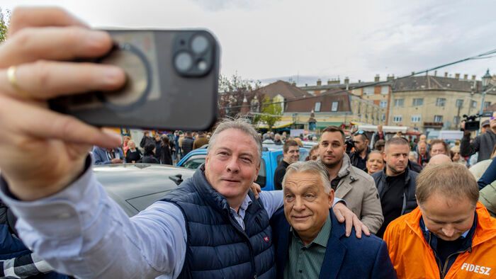 A pesterzsébeti piacon járt Orbán Viktor, elindult a háború elleni aláírásgyűjtés
Fidesz választási kampány