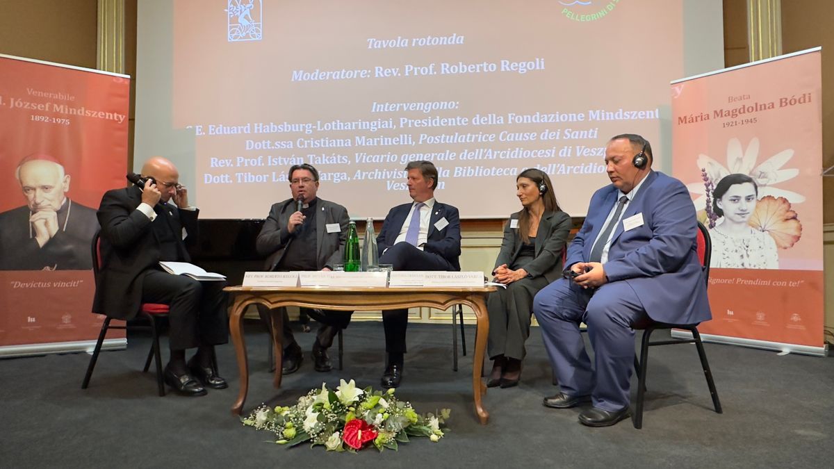 Kerekasztal beszélgetés: Don Roberto Regoli, egyetemi professzor, Takács István a veszprémi érsekség vikáriusa, Habsburg – Lotharingiai Eduárd, a Mindszenty Alapítvány elnöke, Cristiana Marinelli vatikáni posztulátor, Varga Tibor László, posztulátor (Fotó: Magyar Nemzet)
