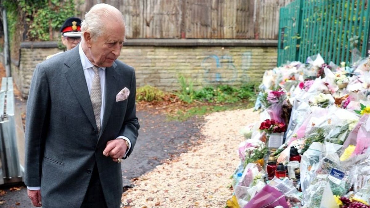 III. Károly király lerótta tiszteletét a manchesteri terrortámadás helyszínén