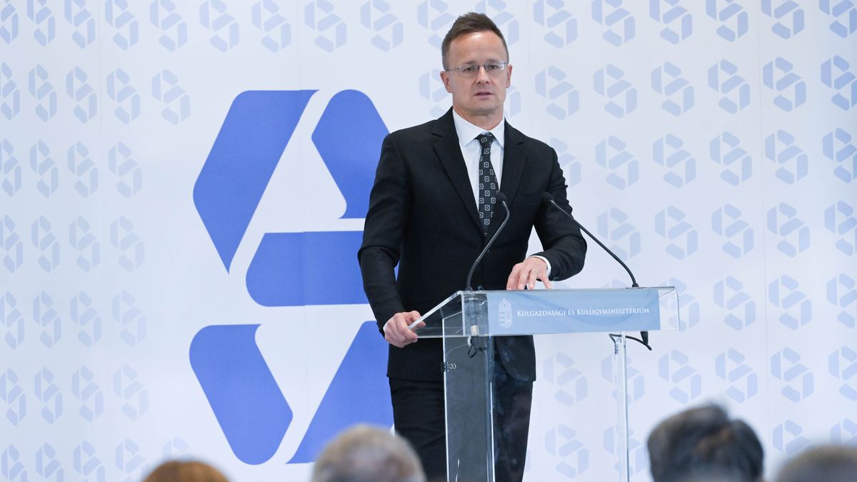 Szijjártó Péter: Hat magyar konzul lesz jelen az FC Salzburg-Ferencváros futballmérkőzés helyszínén