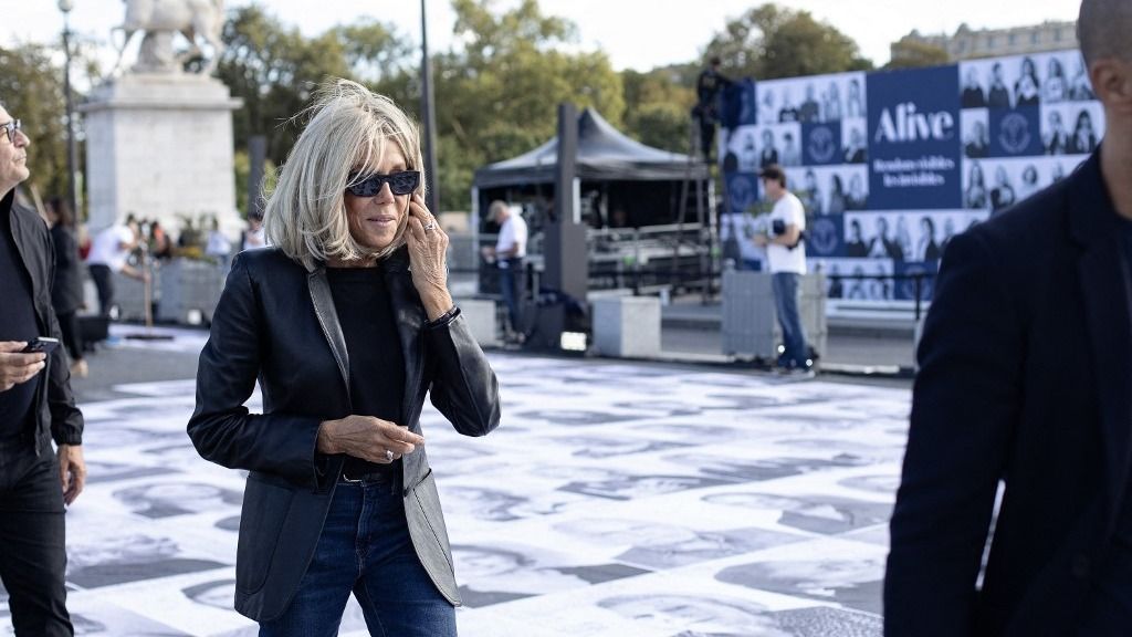 Brigitte Macron visit the artistic installation by JR in Paris in France on September 12, 2025. Chef Yannick Alleno organized an artistic installation with the artist JR to pay tribute to young victims of road violence with the Antoine Alleno association. (Photo by Daniel Perron / Hans Lucas via AFP)