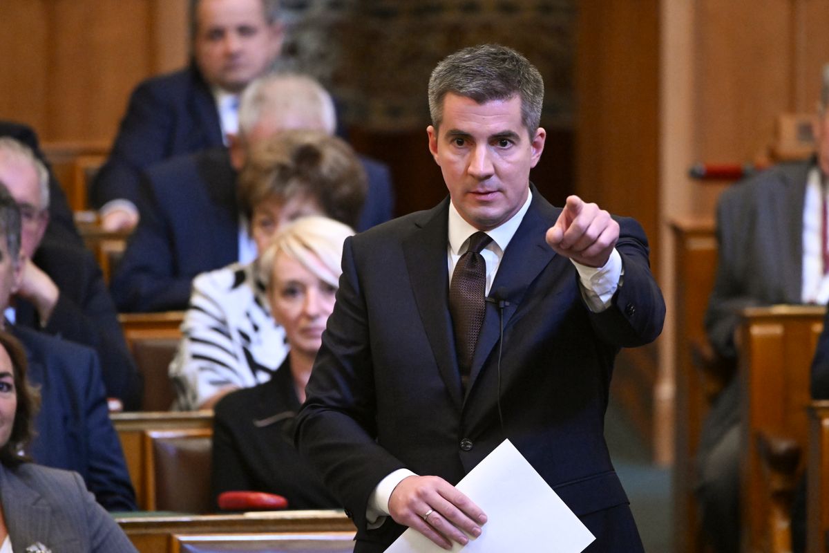 Budapest, 2024. szeptember 30.
Kocsis Máté, a Fidesz frakcióvezetője reagál a miniszterelnök felszólalására az Országgyűlés plenáris ülésén 2024. szeptember 30-án.
MTI/Koszticsák Szilárd