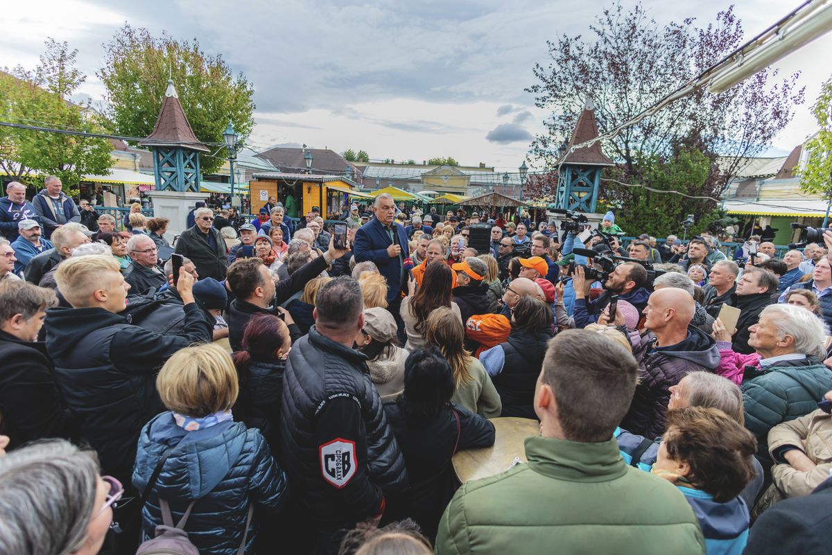 Fidesz választási kampány, Pesterzsébet Tátra téri piac, aláírásgyűjtés, Fidesz stand, Orbán Viktor