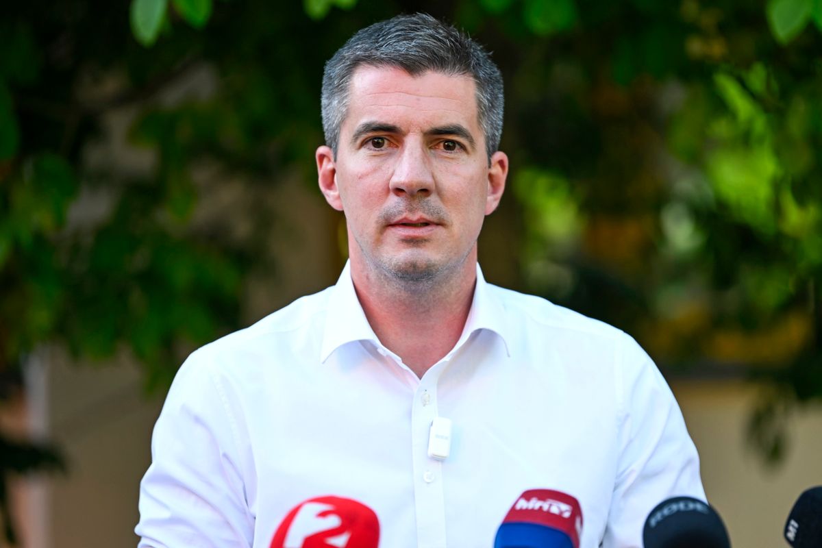 Szob, 2025. április 29.
Kocsis Máté, a Fidesz parlamenti frakcióvezetője sajtótájékoztatót tart a Fidesz és a KDNP országjárása keretében tartott lakossági fórum előtt Szobon 2025. április 29-én.
MTI/Purger Tamás