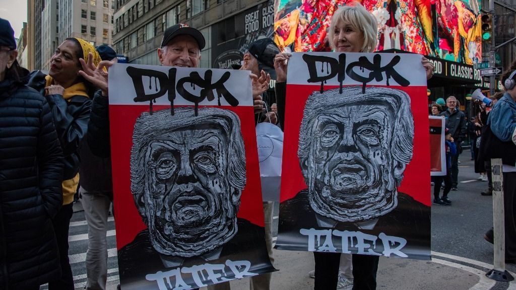 Donald Trump vasárnap este reagált a „No Kings Day” megmozdulásokra