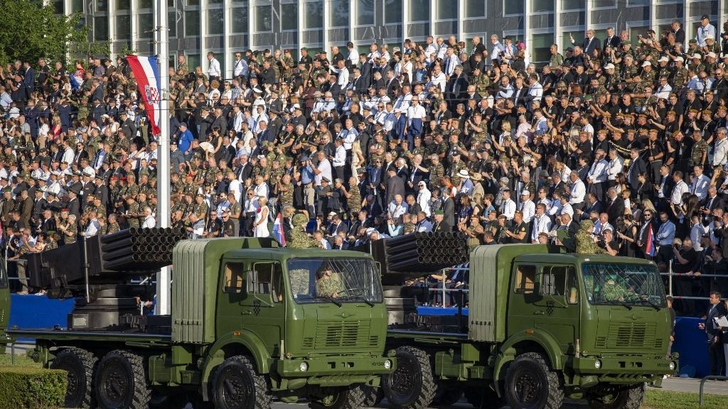 Magyar Péterék testvérpártja, az Európai Néppárt soraiban ülő HDZ a sorkatonaság újbóli bevezetésével erősíti tartalékait