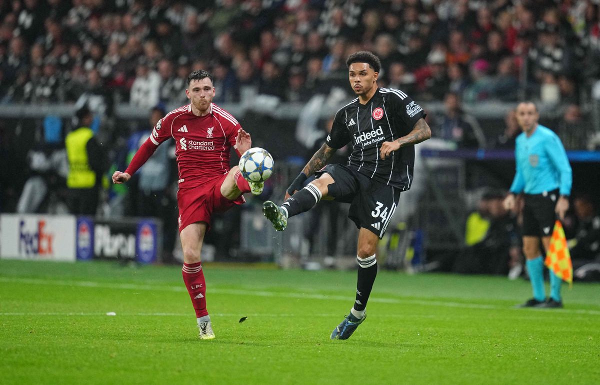 Andy Robertson (balra) gólpasszt adott a Liverpool meccsén, Kerkez Milos ezt csak a kispadról nézhette