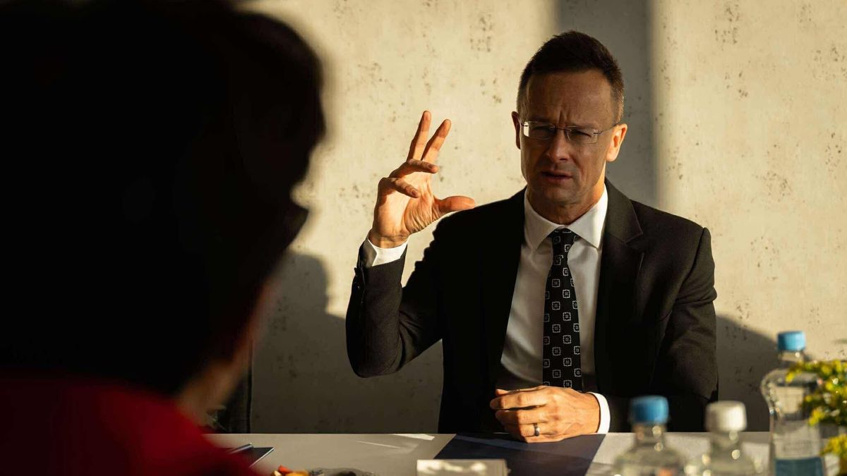 Szijjártó Péter: Egy eltévedt rakéta, egy arra adott hirtelen reakció, és ott a baj