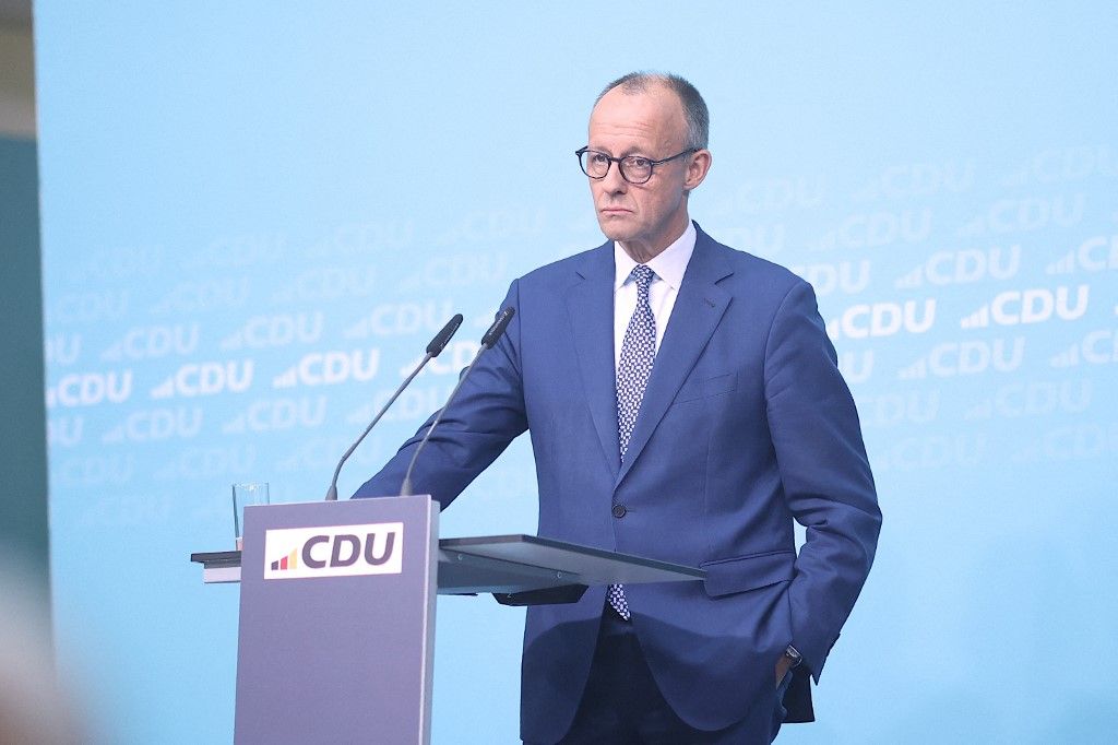 CDU Leader and Federal Chancellor Friedrich Merz and Secretary General of the CDU, Carsten Linnemann, speak to media representatives after the Federal Executive Board meeting at Konrad Adenauer Haus in Berlin, Germany, on October 20, 2025. (Photo by Christian Marquardt/NurPhoto) (Photo by Christian Marquardt / NurPhoto via AFP)