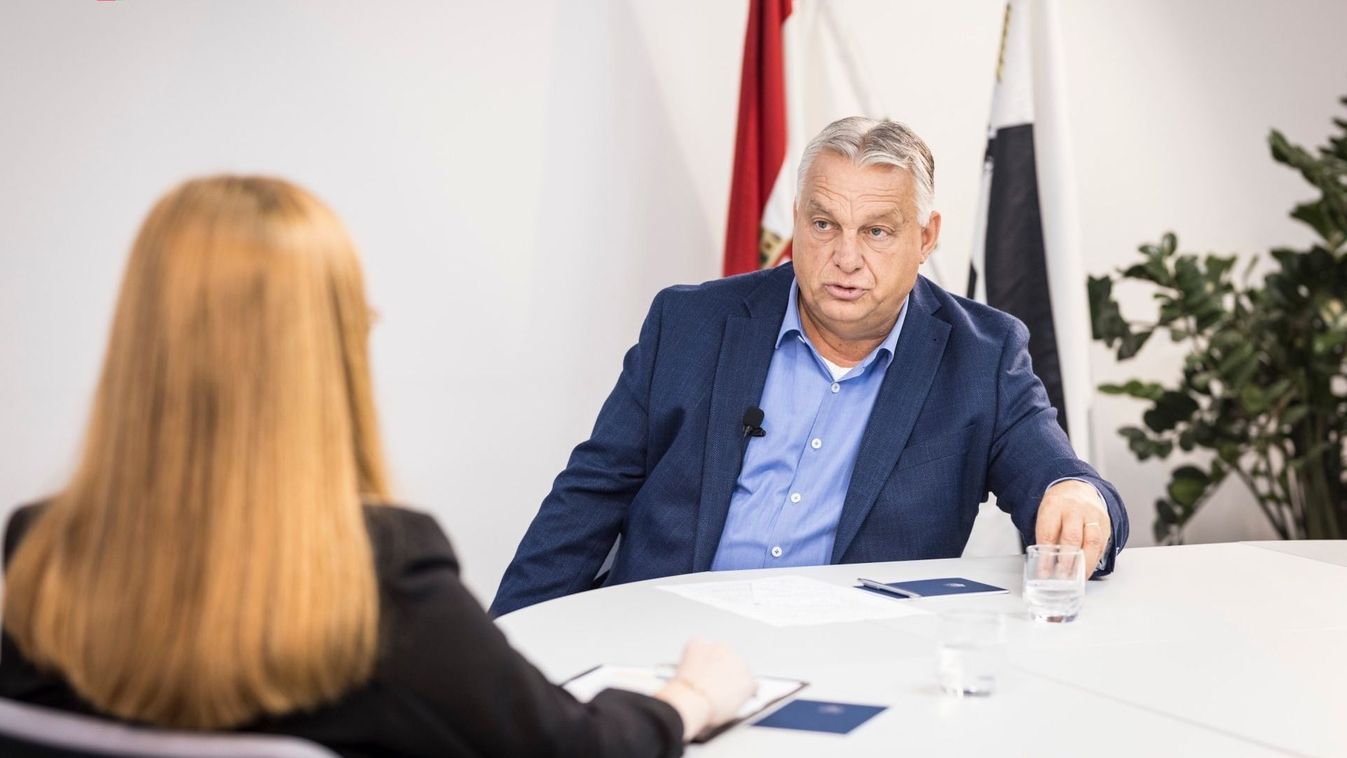 Orbán Viktor interjút ad a Salgótarjáni Városi Televíziónak (Forrás: Facebook)