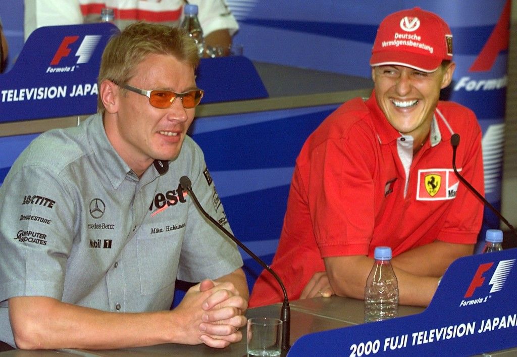 Mika Häkkinen (balra) és Michael Schumacher egyaránt kétszeres világelső volt a 2000-es évad kezdete előtt