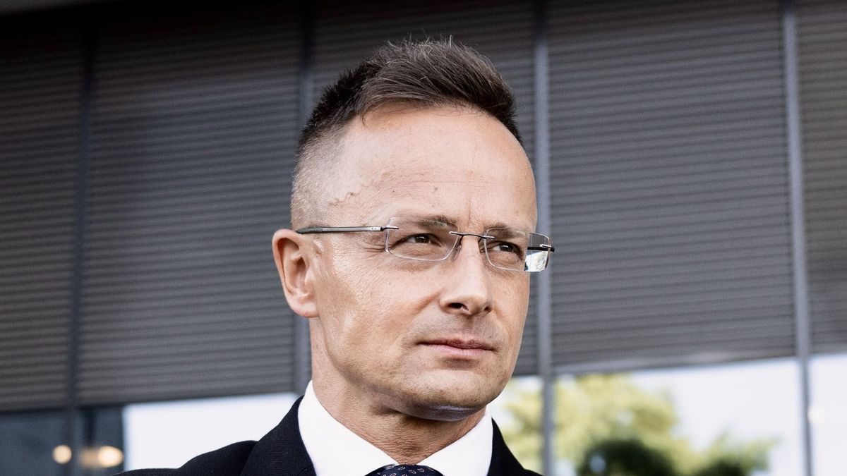 Szijjártó Péter: Brüsszel újabb milliárdokat és fegyvereket küldene Ukrajnának, a számlát pedig velünk fizettetnék meg