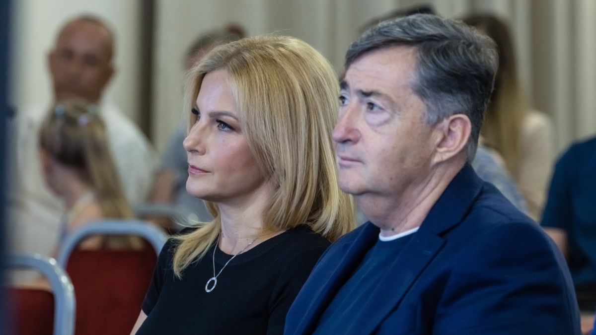 Fiatal családokat támogat Mészáros Lőrinc