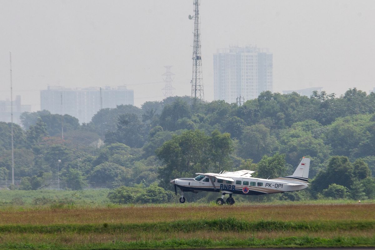 A Cessna Caravan aircraft of the National Disaster Management Agency (BNPB) takes off during weather modification operations at Halim Perdanakusuma Airport in Jakarta, Indonesia, on July 10, 2025. BNPB, BMKG, and the Indonesian Air Force collaborate to carry out weather modification operations in the context of handling wet hydrometeorological disasters in the Greater Jakarta area on July 7-11, 2025, with a total of 12.4 tons of NaCl and 3.6 tons of CaO seeding materials using two Cessna Caravan aircraft. (Photo by Aditya Irawan/NurPhoto) (Photo by Aditya Irawan / NurPhoto via AFP)